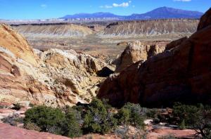 Burr Trail crossing over Waterpocket Fold
